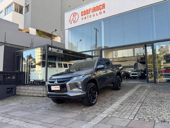 MITSUBISHI L200 TRITON 2.4 16V TURBO DIESEL SPORT GLS CD 4P 4X4 AUTOMÁTICO MITSUBISHI L200 TRITON 2.4 16V TURBO DIESEL SPORT GLS CD 4P 4X4 AUTOMÁTICO